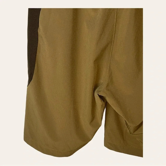 0445W. 5.11 TACTICAL MEN’S SHORTS EMBROIDERED LOGO ON BOTTOM OF SHORTS SIZE SM - Picture 10 of 13